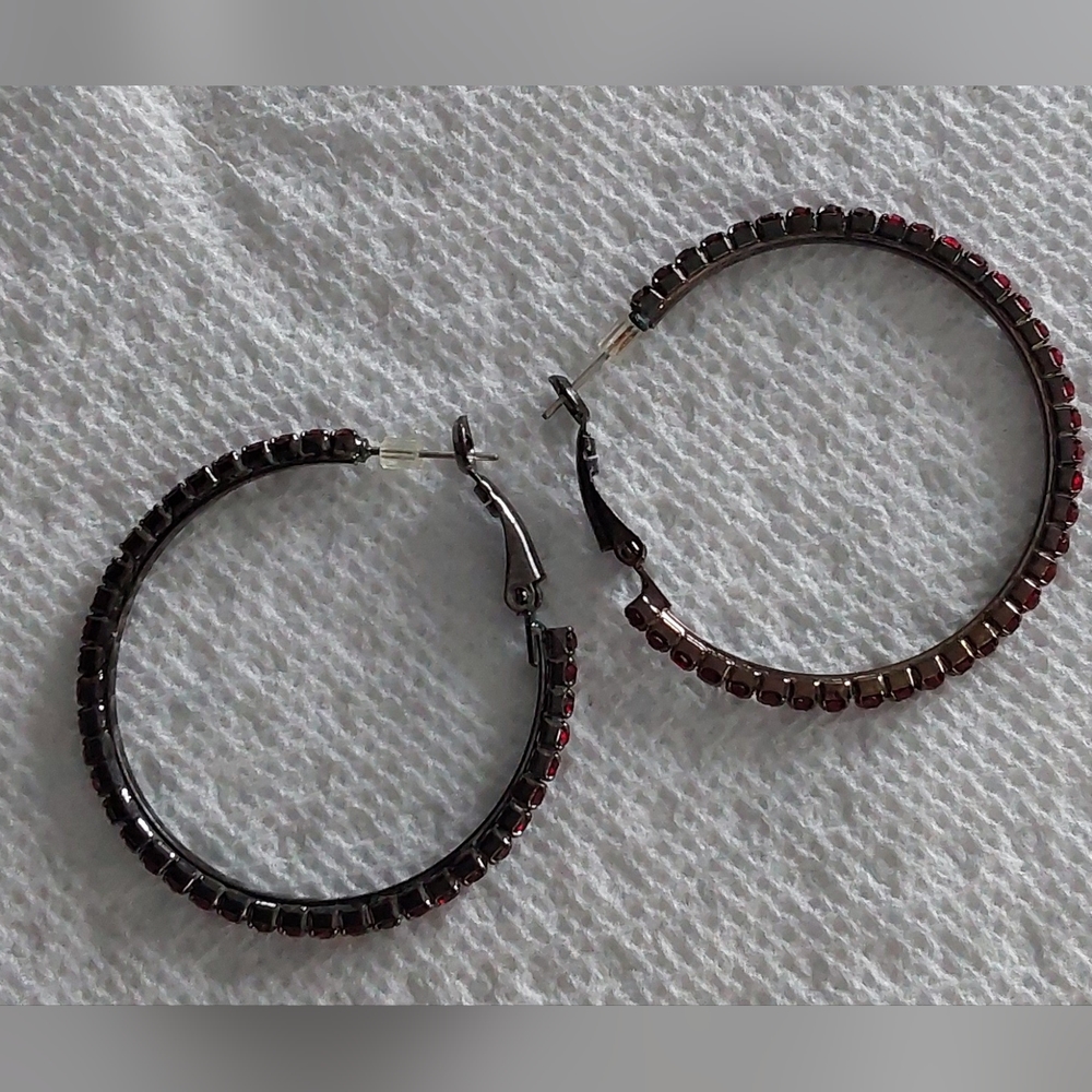 RED RHINESTONE HOOP PIERCED EARRINGS - Picture 2 of 4